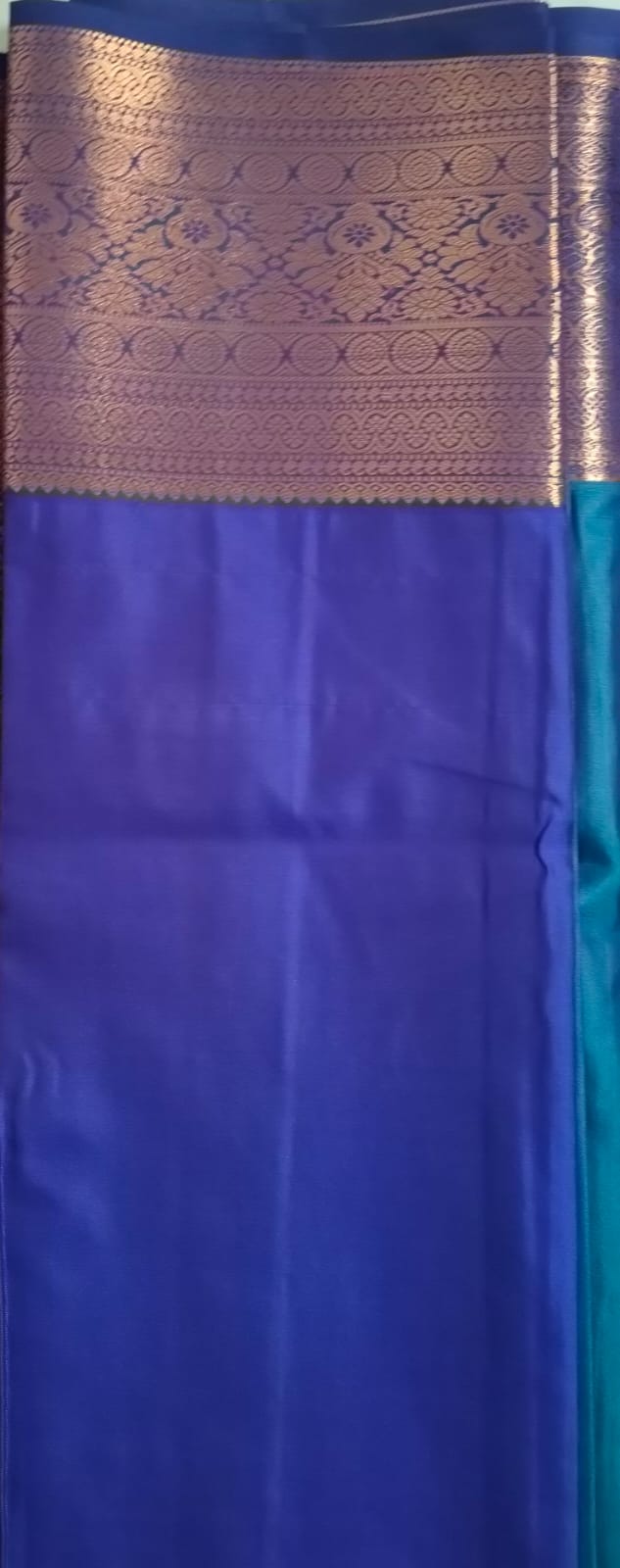 Turquoise Blue Saree with Golden Floral Butta & Purple Pink Zari Pallu - Blouse Detail