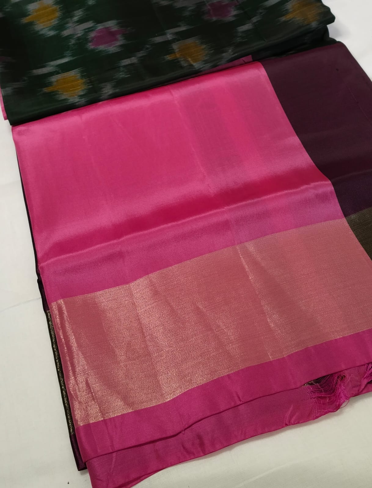 Dark Green & Pink Ikat Semi-Silk Saree - Pallu Detail