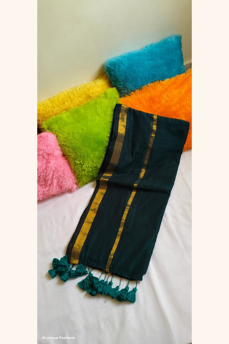 Emerald Green Double Zari Mul Cotton Saree - Fabric detail with double golden zari