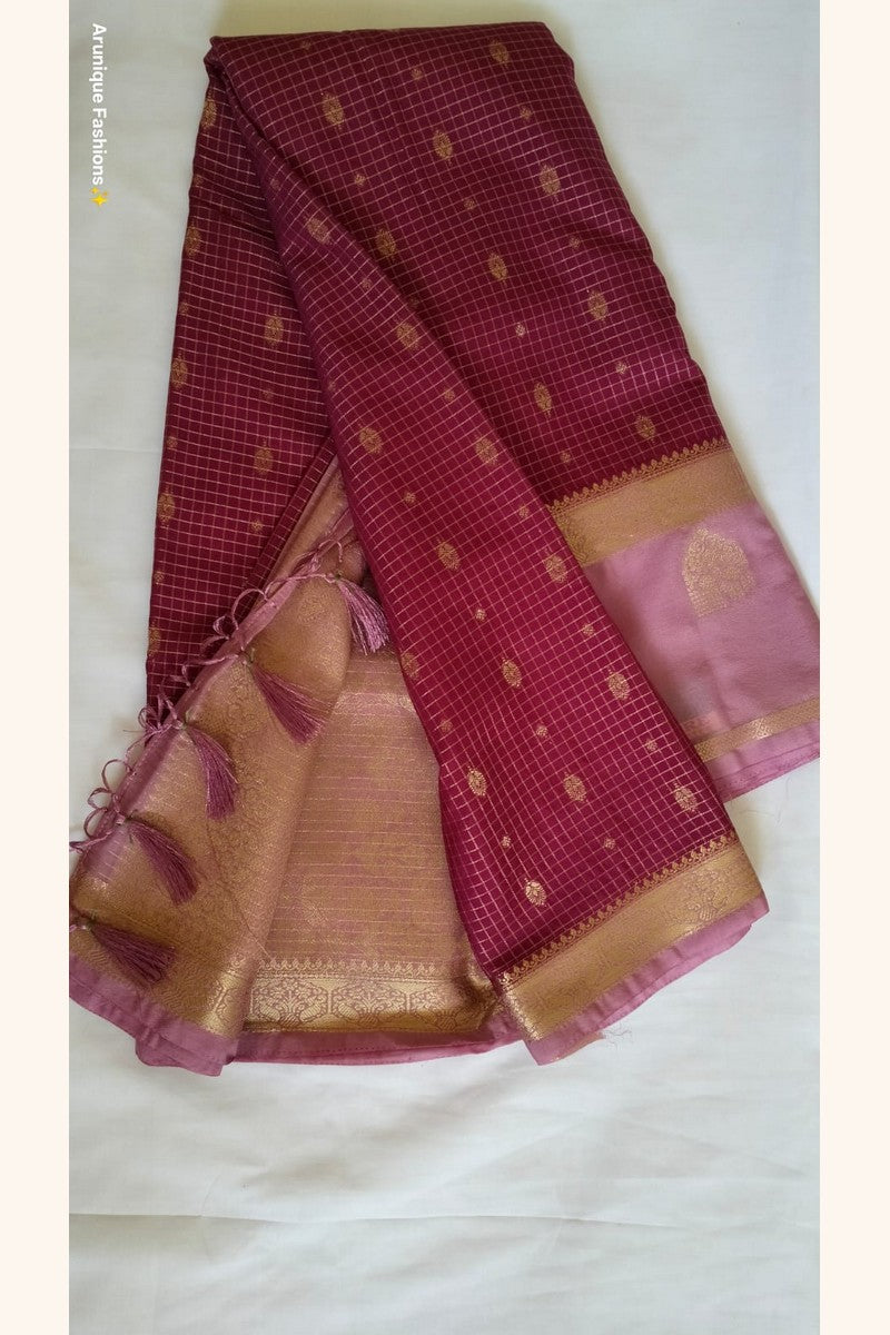 Lilac pink pallu with golden zari floral motifs and butta – maroon crepe silk saree – Arunique Fashions