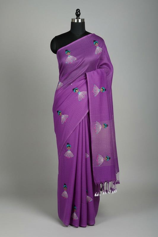 Mannequin display of dual shade purple baby doll khadi saree with white tassels